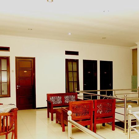 מאלאנג Oyo 350 D' Maktab Homestay Syariah מראה חיצוני תמונה